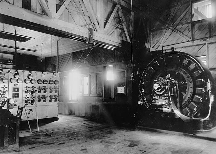 1891年西屋公司建造了世界上第一个工业交流系统,艾姆斯水力发电厂.