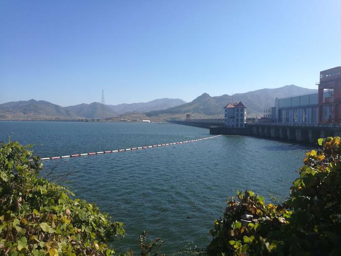 太平湾发电厂是中朝两国共同合资兴建的水力发电厂,隶属于中朝水力